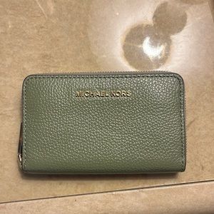 Small zip around Michael Kors card holder